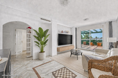 2 Bedroom Middle Floor Apartment in Marbella - Image 2