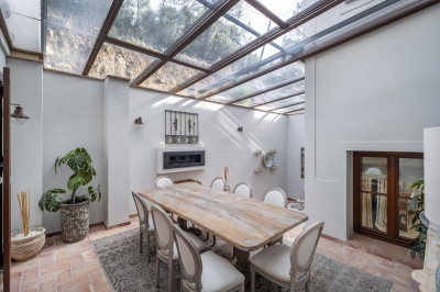 6 Bedroom Detached Villa in El Madroñal - Image 2