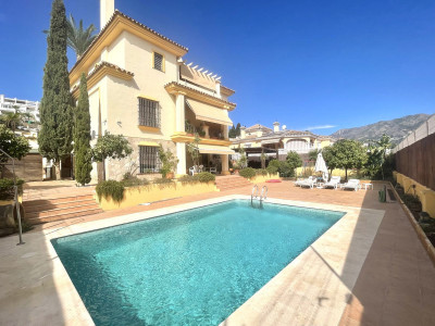 5 Bedroom Detached Villa in Mijas - Image 1