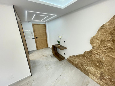 3 Bedroom Top Floor Apartment in Estepona - Image 3