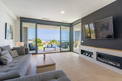 4 Bedroom Detached Villa in Manilva - Image 2