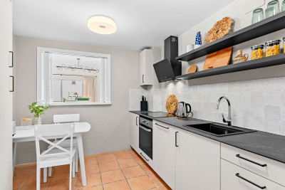 3 Bedroom Middle Floor Apartment in El Presidente - Image 4