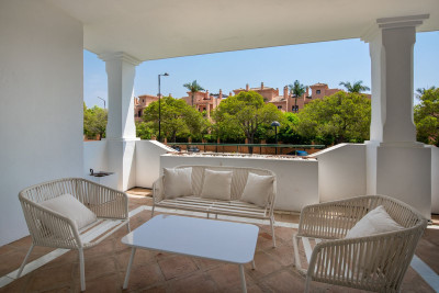 3 Bedroom Middle Floor Apartment in El Presidente - Image 5