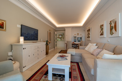 2 Bedroom Middle Floor Apartment in Los Flamingos - Image 4