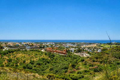 4 Bedroom Semi-Detached House in Benahavís - Image 2