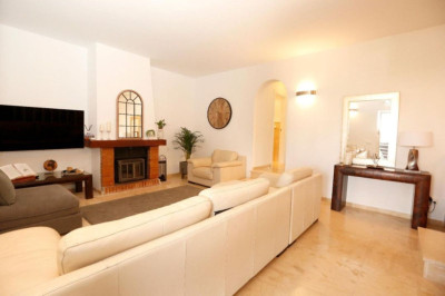 3 Bedroom Townhouse in San Pedro de Alcántara - Image 4