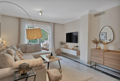2 Bedroom Ground Floor Apartment in Marbella - Image 4