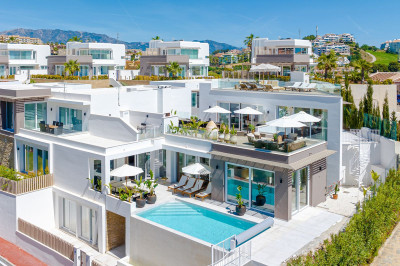 9 Bedroom Detached Villa in Riviera del Sol - Image 1