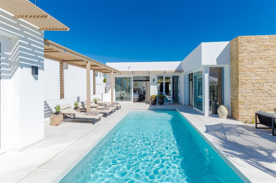 9 Bedroom Detached Villa in Riviera del Sol - Image 2