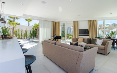 9 Bedroom Detached Villa in Riviera del Sol - Image 3