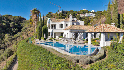 5 Bedroom Detached Villa in Benahavís - Image 1