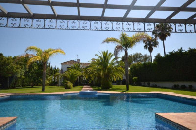 6 Bedroom Detached Villa in Guadalmina Baja - Image 2