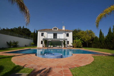 6 Bedroom Detached Villa in Guadalmina Baja - Image 4