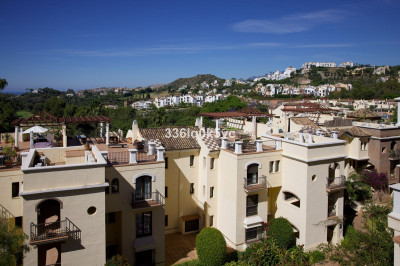 2 Bedroom Middle Floor Apartment in Los Arqueros - Image 4