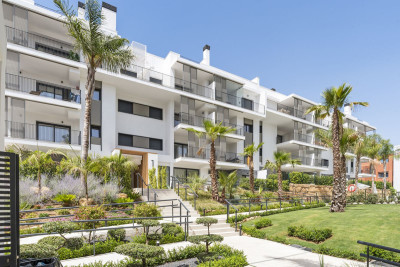 3 Bedroom Penthouse in Estepona - Image 1