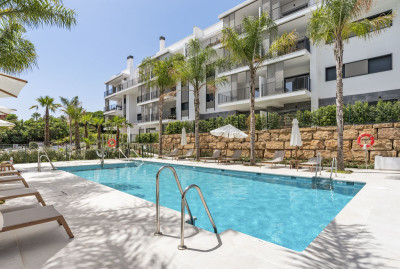 3 Bedroom Penthouse in Estepona - Image 2