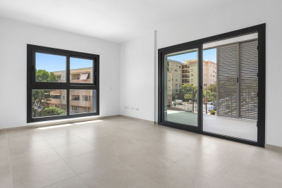3 Bedroom Penthouse in Estepona - Image 3