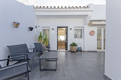 4 Bedroom Semi-Detached House in Nueva Andalucía - Image 4
