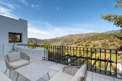 3 Bedroom Semi-Detached House in Istán - Image 4