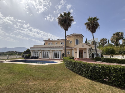 5 Bedroom Detached Villa in Selwo - Image 4