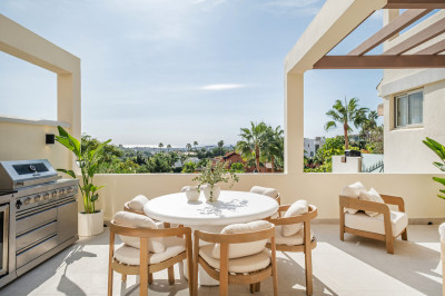 3 Bedroom Middle Floor Apartment in Nueva Andalucía - Image 1