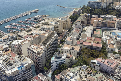 3 Bedroom Middle Floor Apartment in Marbella - Image 1