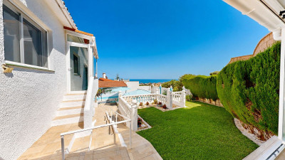 4 Bedroom Detached Villa in Benalmadena - Image 2