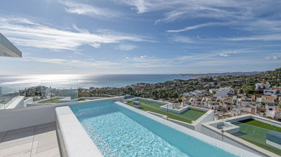 4 Bedroom Detached Villa in Benalmadena - Image 2
