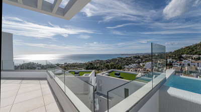 4 Bedroom Detached Villa in Benalmadena - Image 3