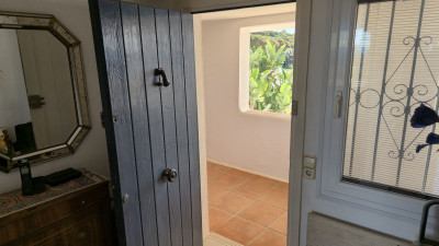 1 Bedroom Top Floor Apartment in Puerto de Cabopino - Image 4