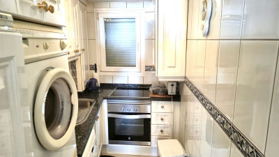 1 Bedroom Top Floor Apartment in Puerto de Cabopino - Image 5