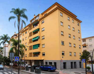3 Bedroom Middle Floor Apartment in Marbella - Image 1