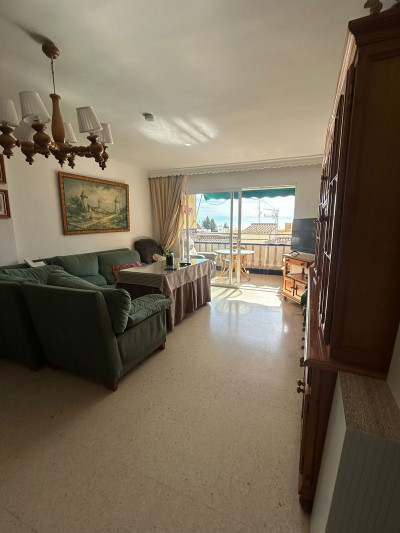 3 Bedroom Middle Floor Apartment in Marbella - Image 4