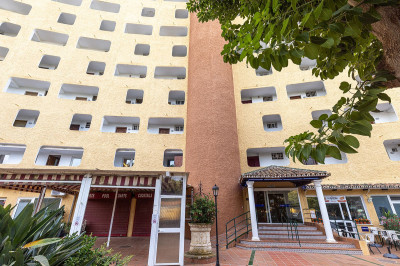 1 Bedroom Middle Floor Apartment in Marbella - Image 3