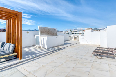 2 Bedroom Penthouse in Estepona - Image 1