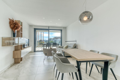 2 Bedroom Penthouse in Estepona - Image 4