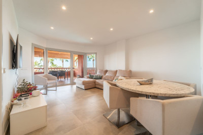 2 Bedroom Middle Floor Apartment in Benalmadena - Image 2