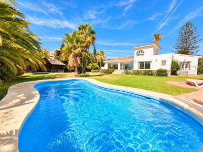 5 Bedroom Detached Villa in El Paraiso - Image 2