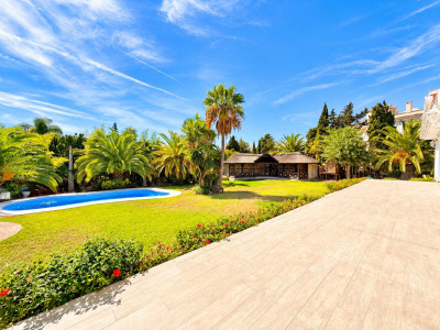 5 Bedroom Detached Villa in El Paraiso - Image 5