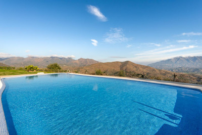 3 Bedroom Semi-Detached House in La Mairena - Image 5