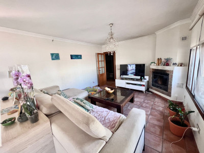 4 Bedroom Detached Villa in Nueva Andalucía - Image 3