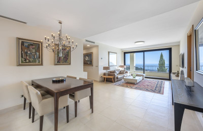 3 Bedroom Middle Floor Apartment in Marbella - Image 2