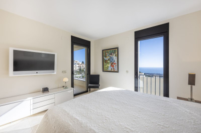 3 Bedroom Middle Floor Apartment in Marbella - Image 4