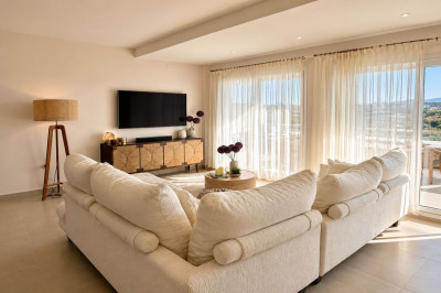 3 Bedroom Middle Floor Apartment in Cancelada - Image 4