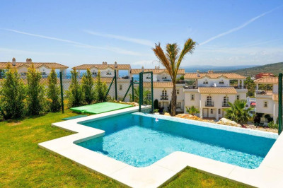 3 Bedroom Townhouse in Manilva - Image 1