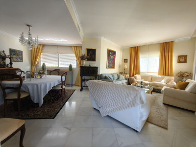 5 Bedroom Detached Villa in Nueva Andalucía - Image 2