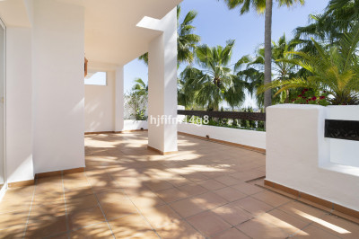 3 Bedroom Middle Floor Apartment in Nueva Andalucía - Image 1