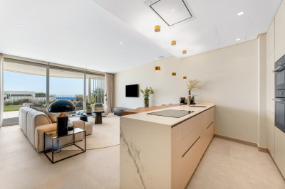 2 Bedroom Ground Floor Apartment in Benahavís - Image 2