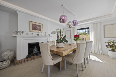 5 Bedroom Detached Villa in Guadalmina Alta - Image 2