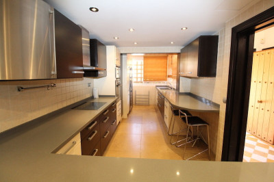 4 Bedroom Semi-Detached House in The Golden Mile - Image 2